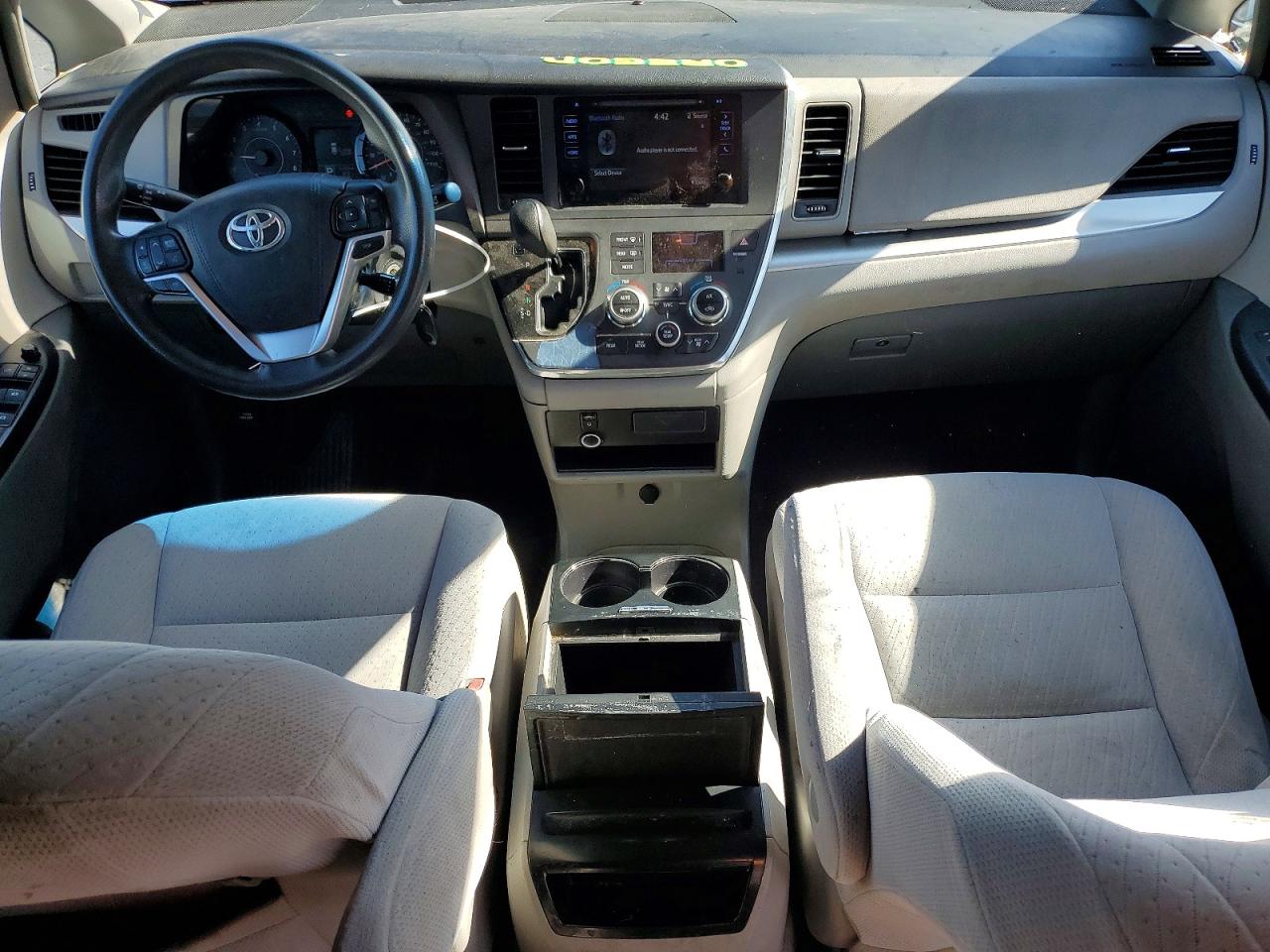 2015 Toyota Sienna Le 8-passenger Серебряный vin: 5TDKK3DC2FS644940