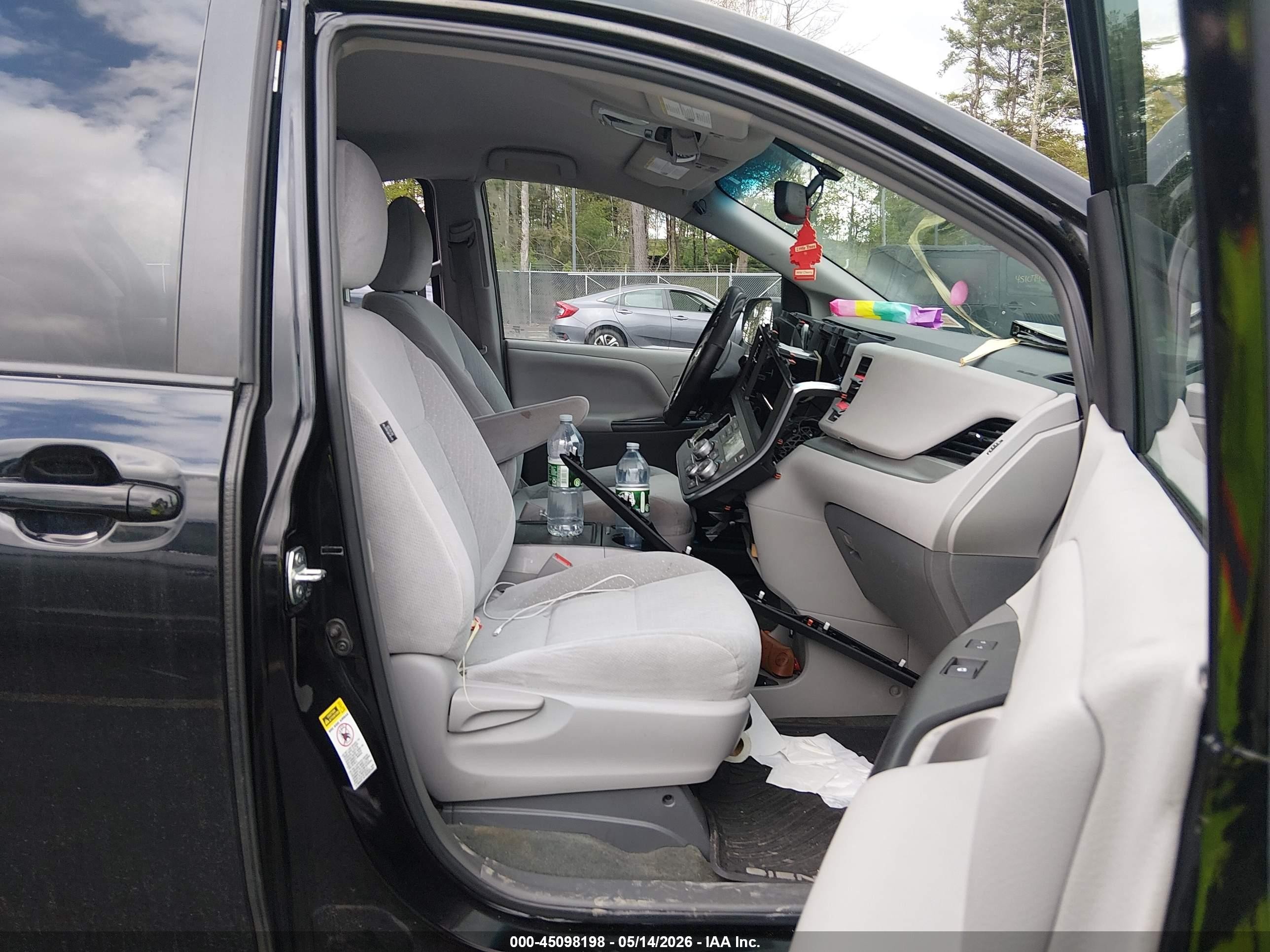 2015 Toyota Sienna Le 8 Passenger Черный vin: 5TDKK3DC2FS661267