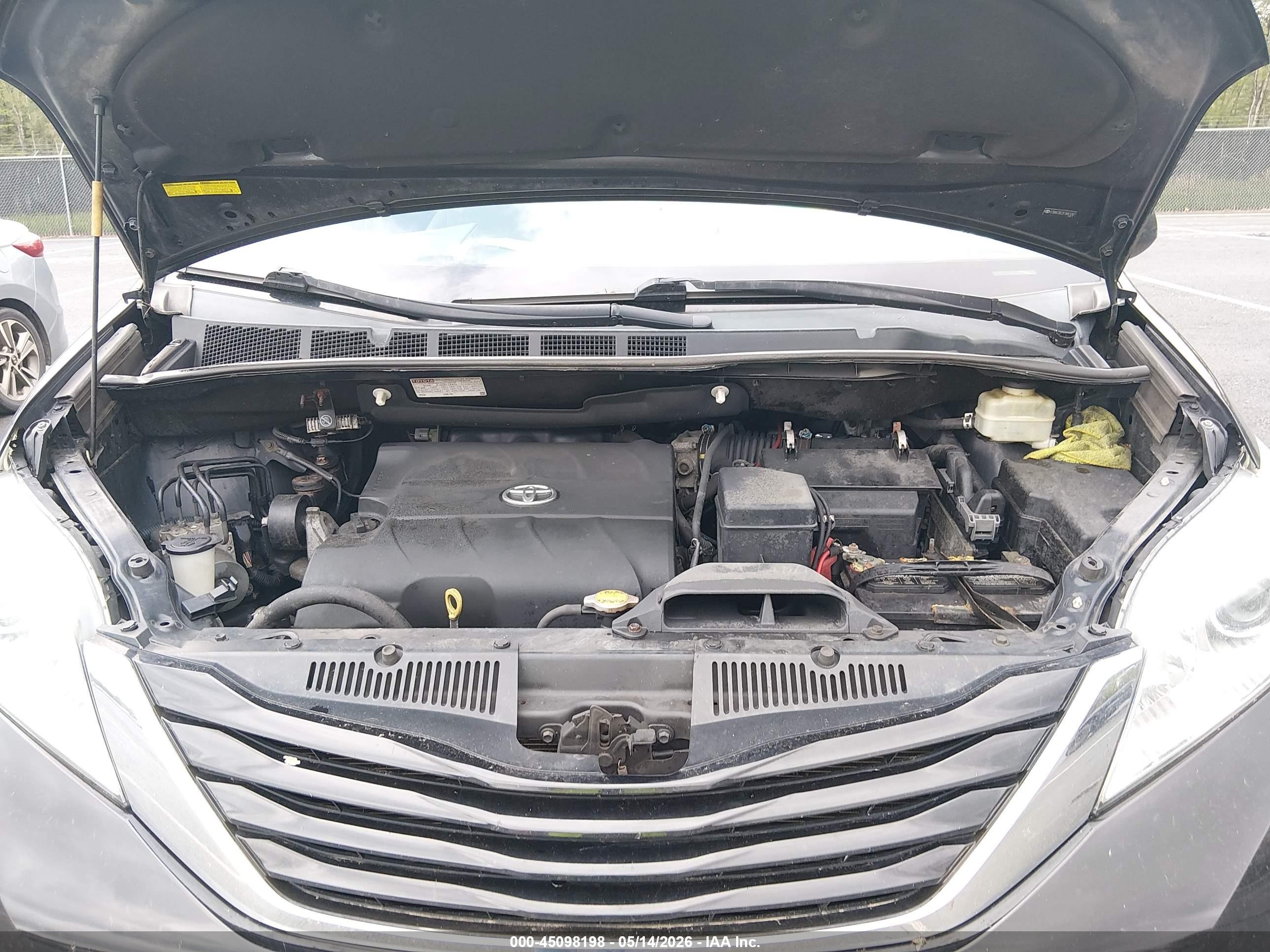 2015 Toyota Sienna Le 8 Passenger Черный vin: 5TDKK3DC2FS661267