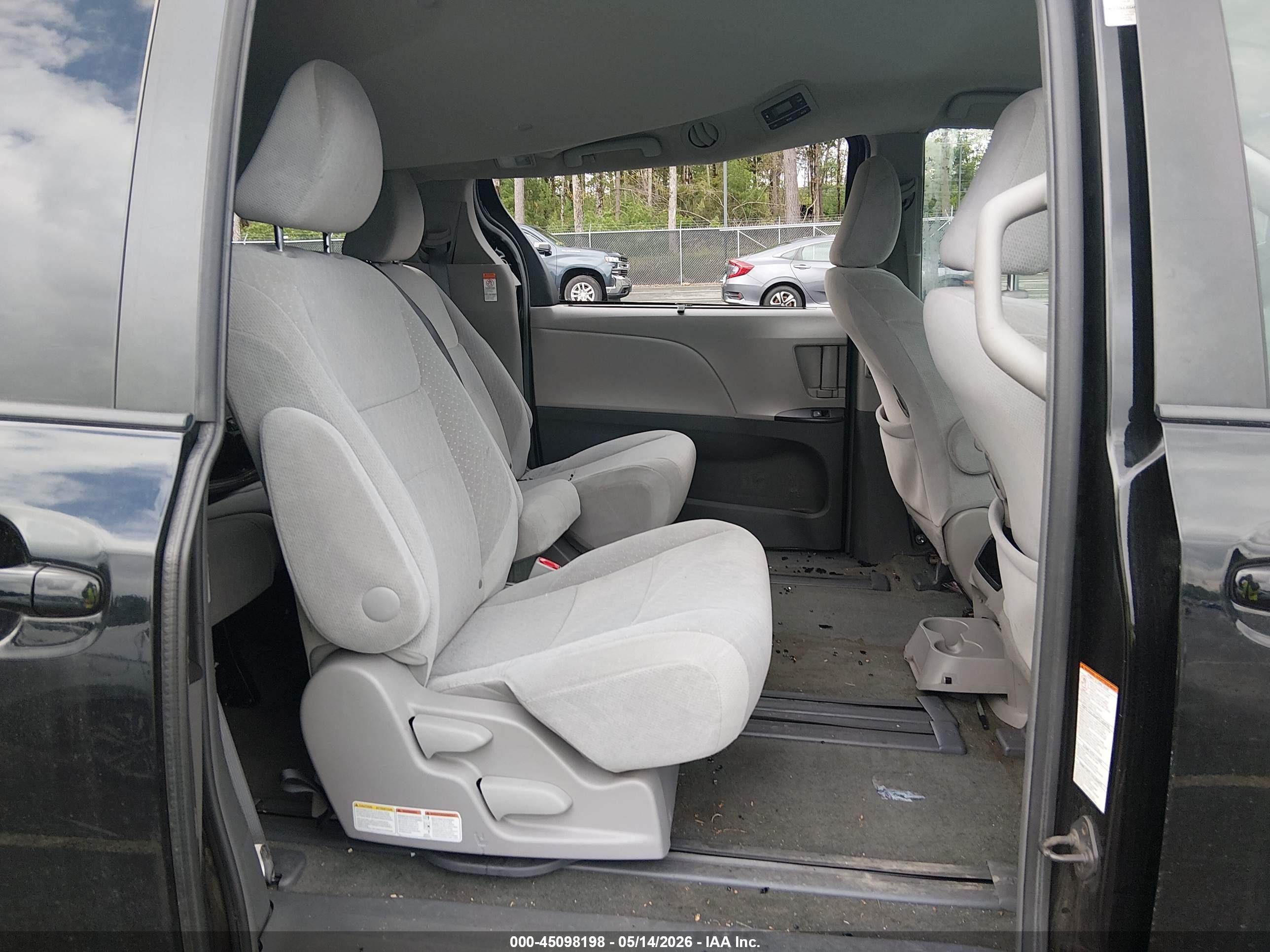 2015 Toyota Sienna Le 8 Passenger Черный vin: 5TDKK3DC2FS661267