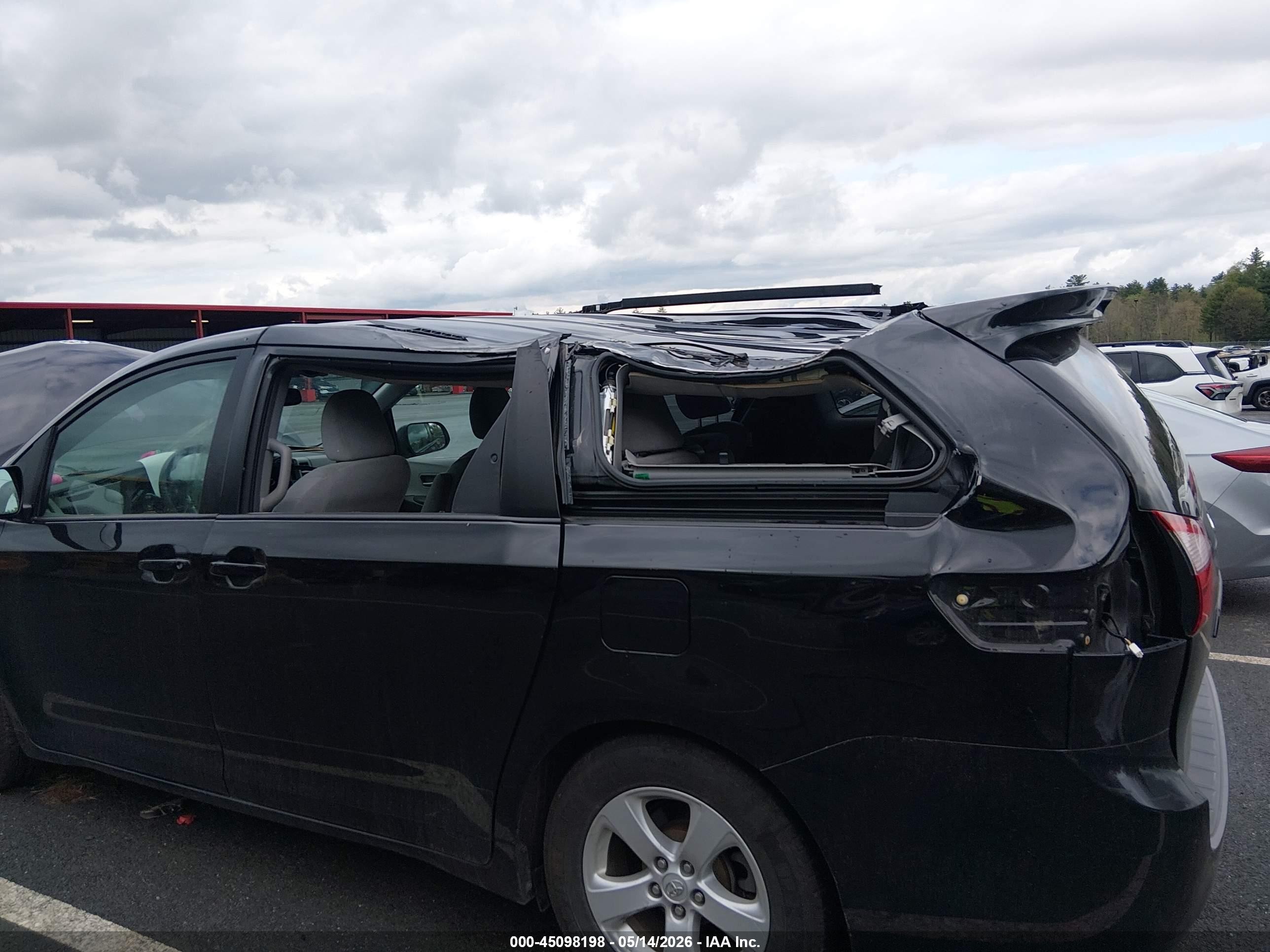 2015 Toyota Sienna Le 8 Passenger Черный vin: 5TDKK3DC2FS661267