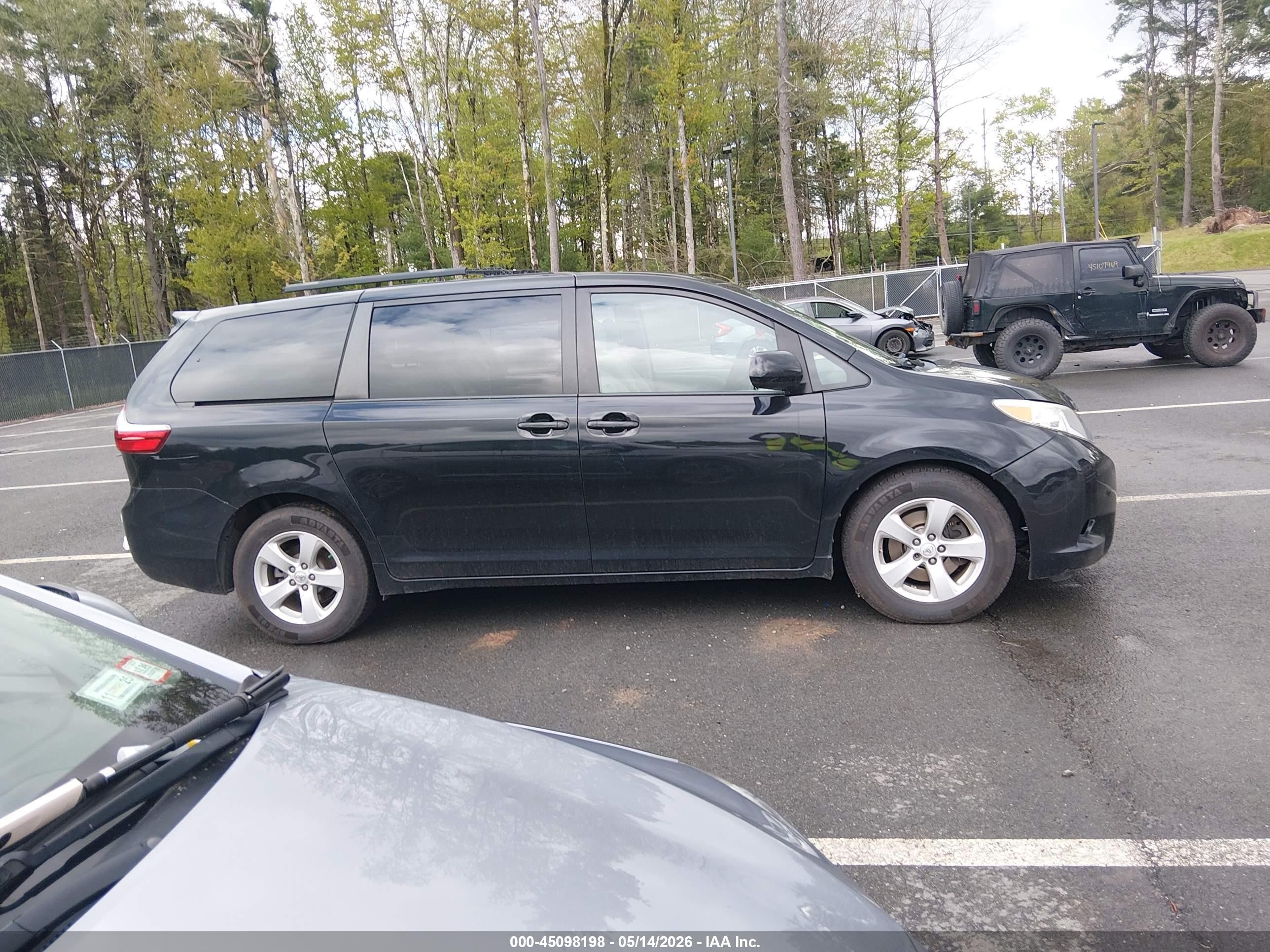 2015 Toyota Sienna Le 8 Passenger Черный vin: 5TDKK3DC2FS661267