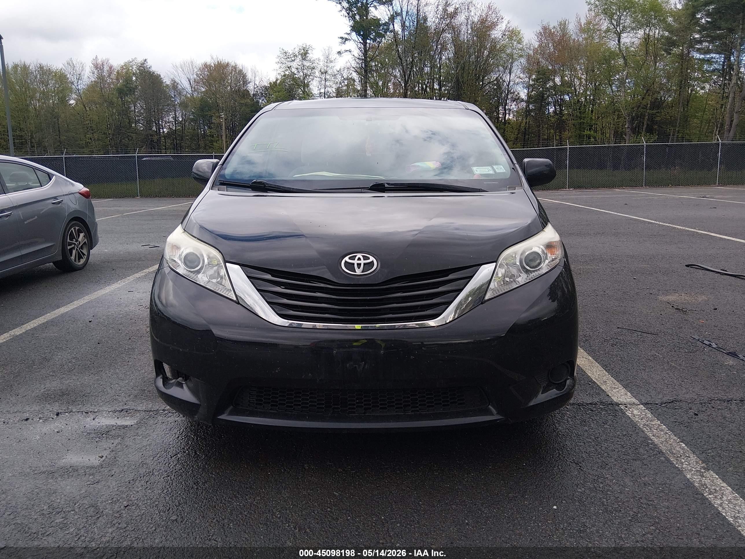 2015 Toyota Sienna Le 8 Passenger Черный vin: 5TDKK3DC2FS661267