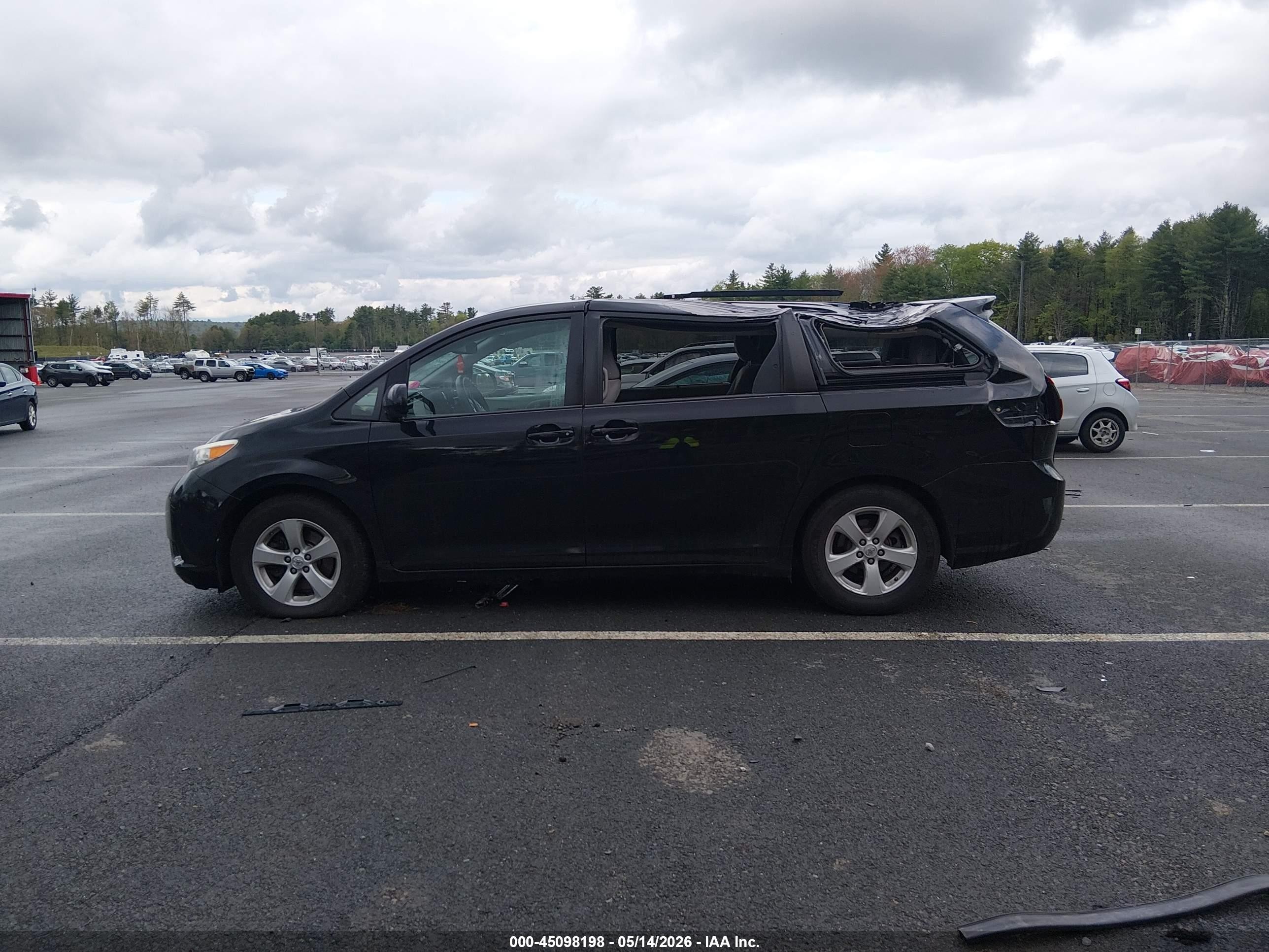 2015 Toyota Sienna Le 8 Passenger Черный vin: 5TDKK3DC2FS661267