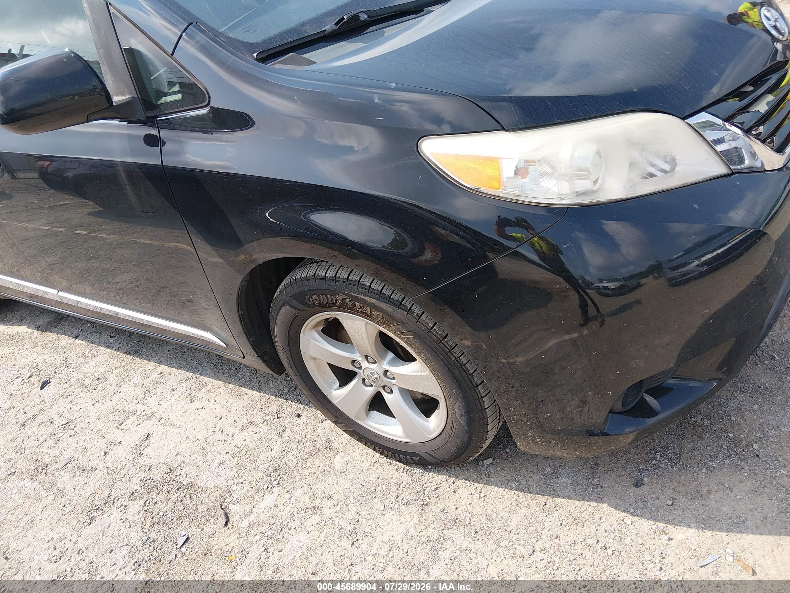 2015 Toyota Sienna Le 8 Passenger Black vin: 5TDKK3DC2FS661432