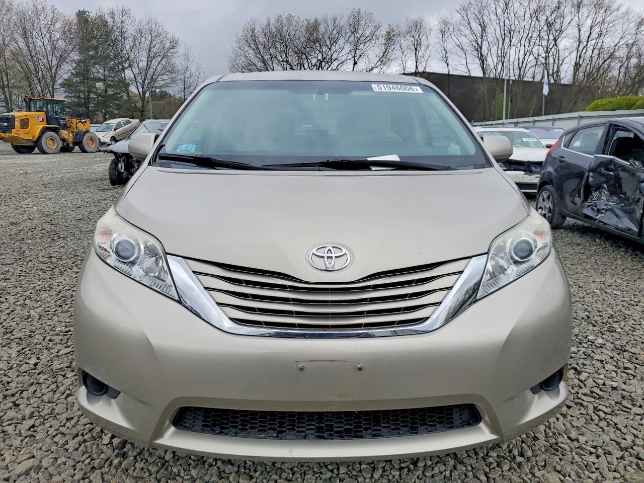2015 Toyota Sienna Le Желто-коричневый vin: 5TDKK3DC2FS669241