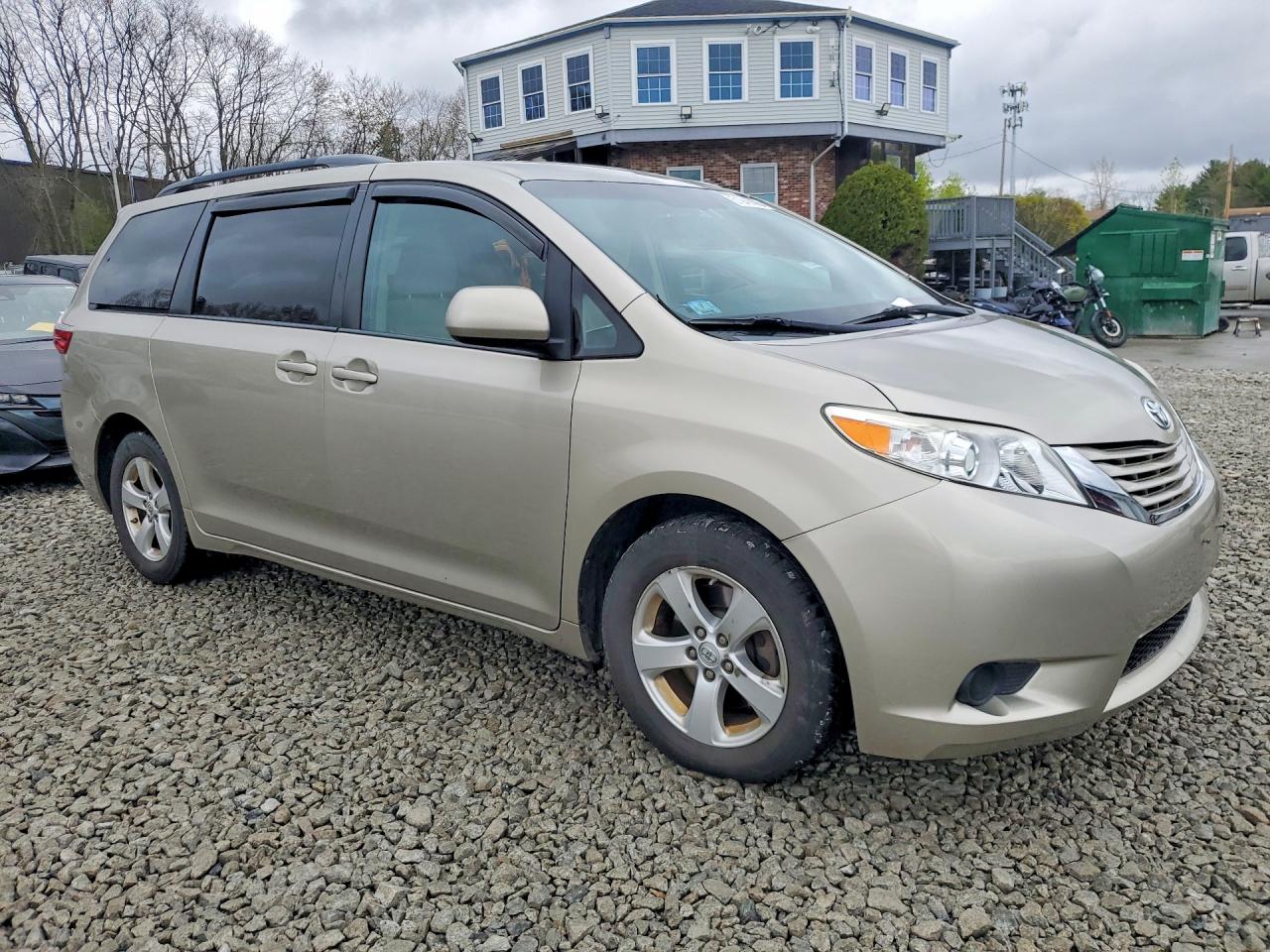 2015 Toyota Sienna Le Желто-коричневый vin: 5TDKK3DC2FS669241