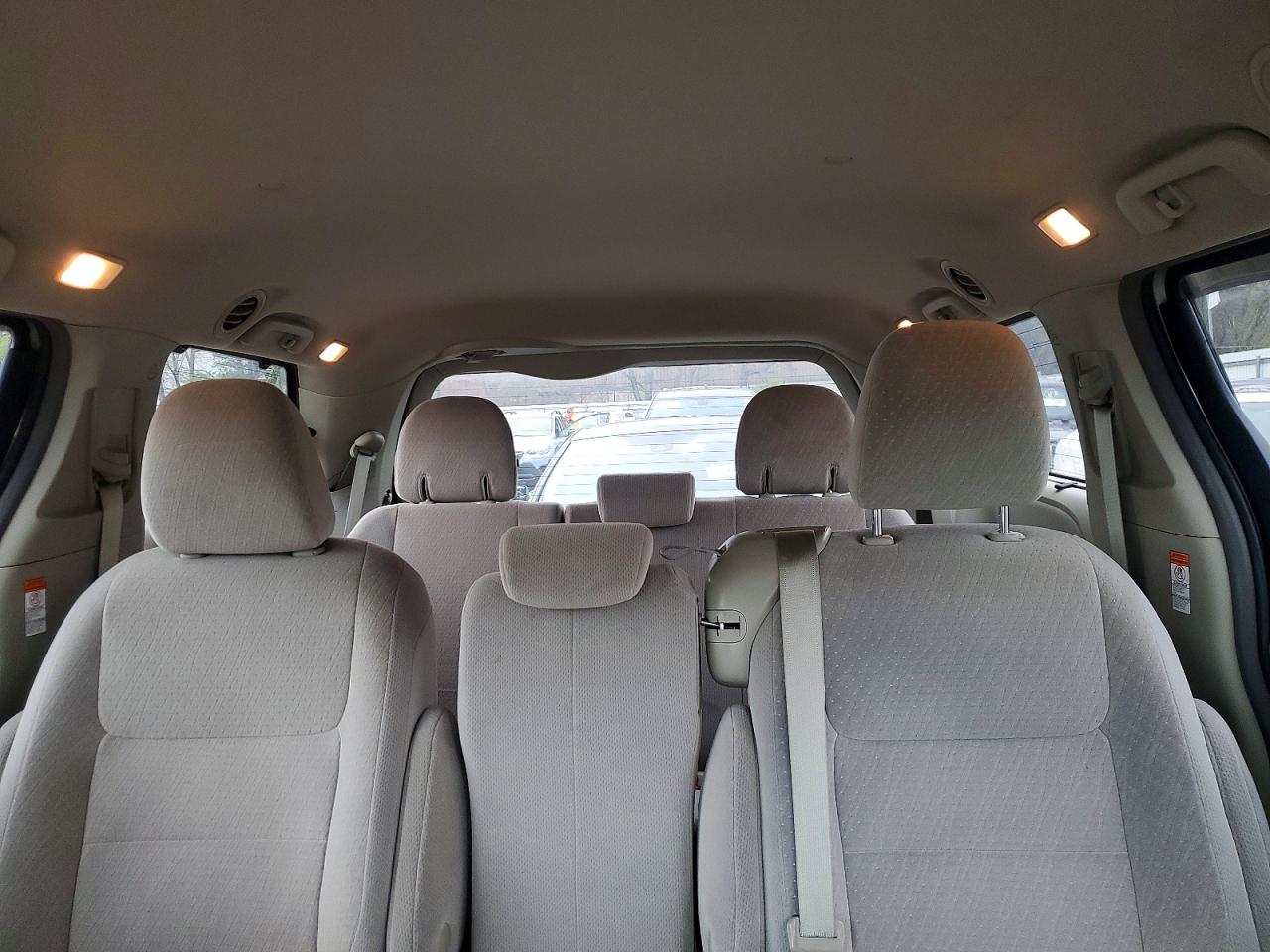 2015 Toyota Sienna Le Желто-коричневый vin: 5TDKK3DC2FS669241