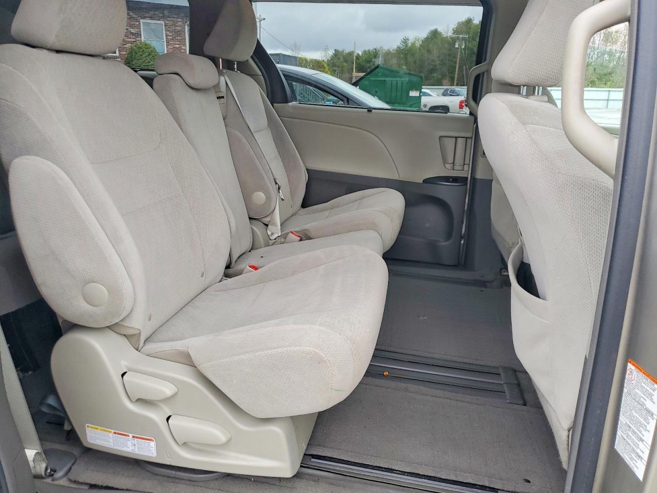 2015 Toyota Sienna Le Желто-коричневый vin: 5TDKK3DC2FS669241
