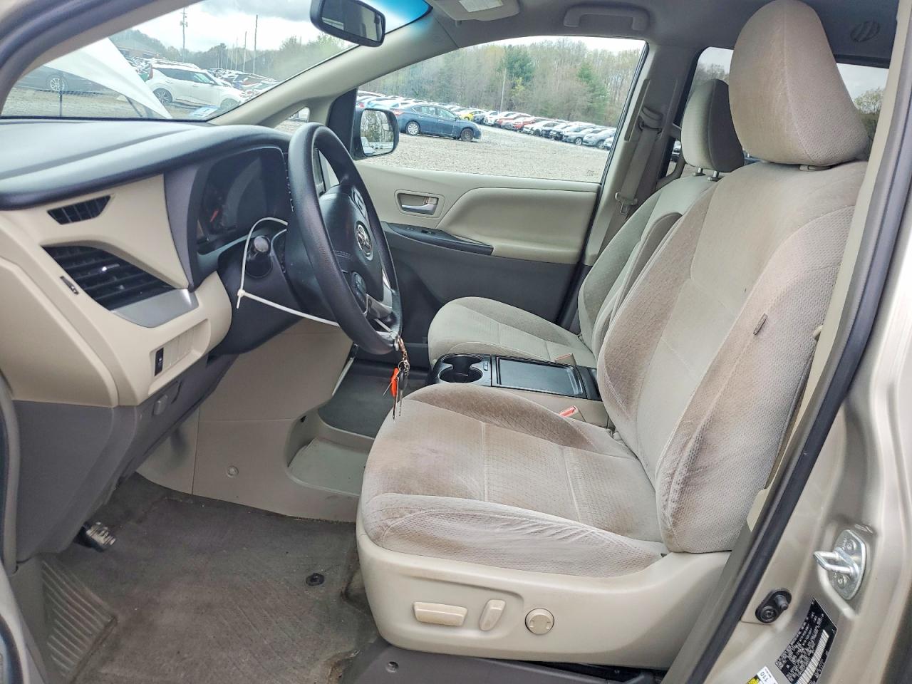 2015 Toyota Sienna Le Желто-коричневый vin: 5TDKK3DC2FS669241
