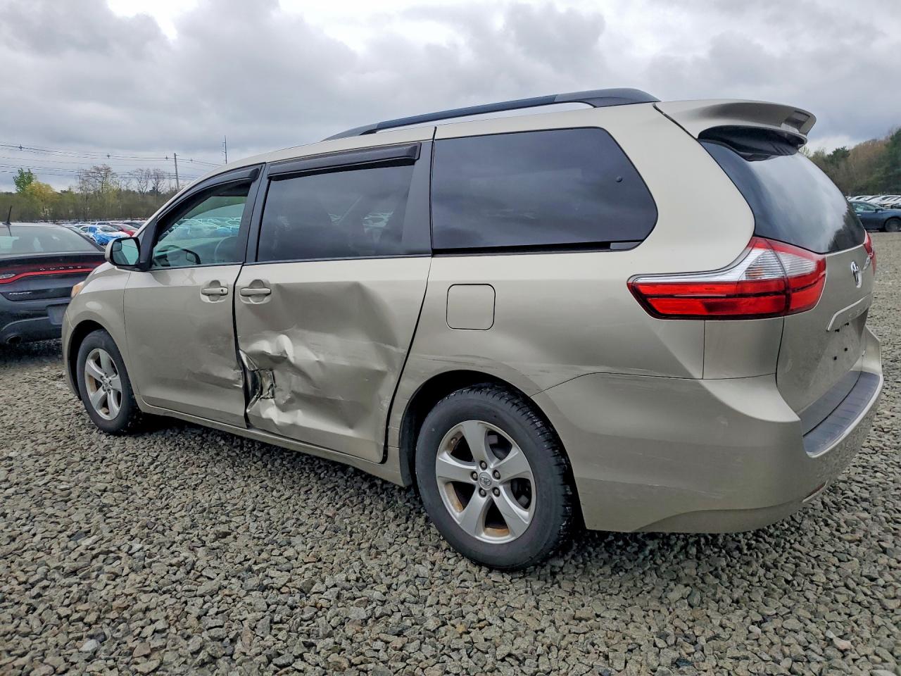 2015 Toyota Sienna Le Желто-коричневый vin: 5TDKK3DC2FS669241