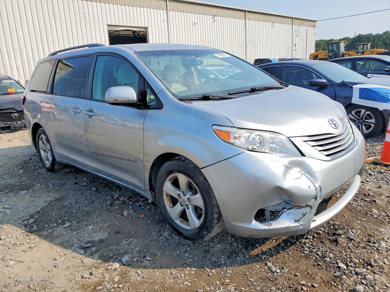2015 Toyota Sienna Le Silver vin: 5TDKK3DC2FS680773