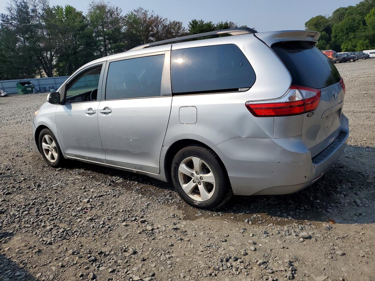 2015 Toyota Sienna Le Silver vin: 5TDKK3DC2FS680773
