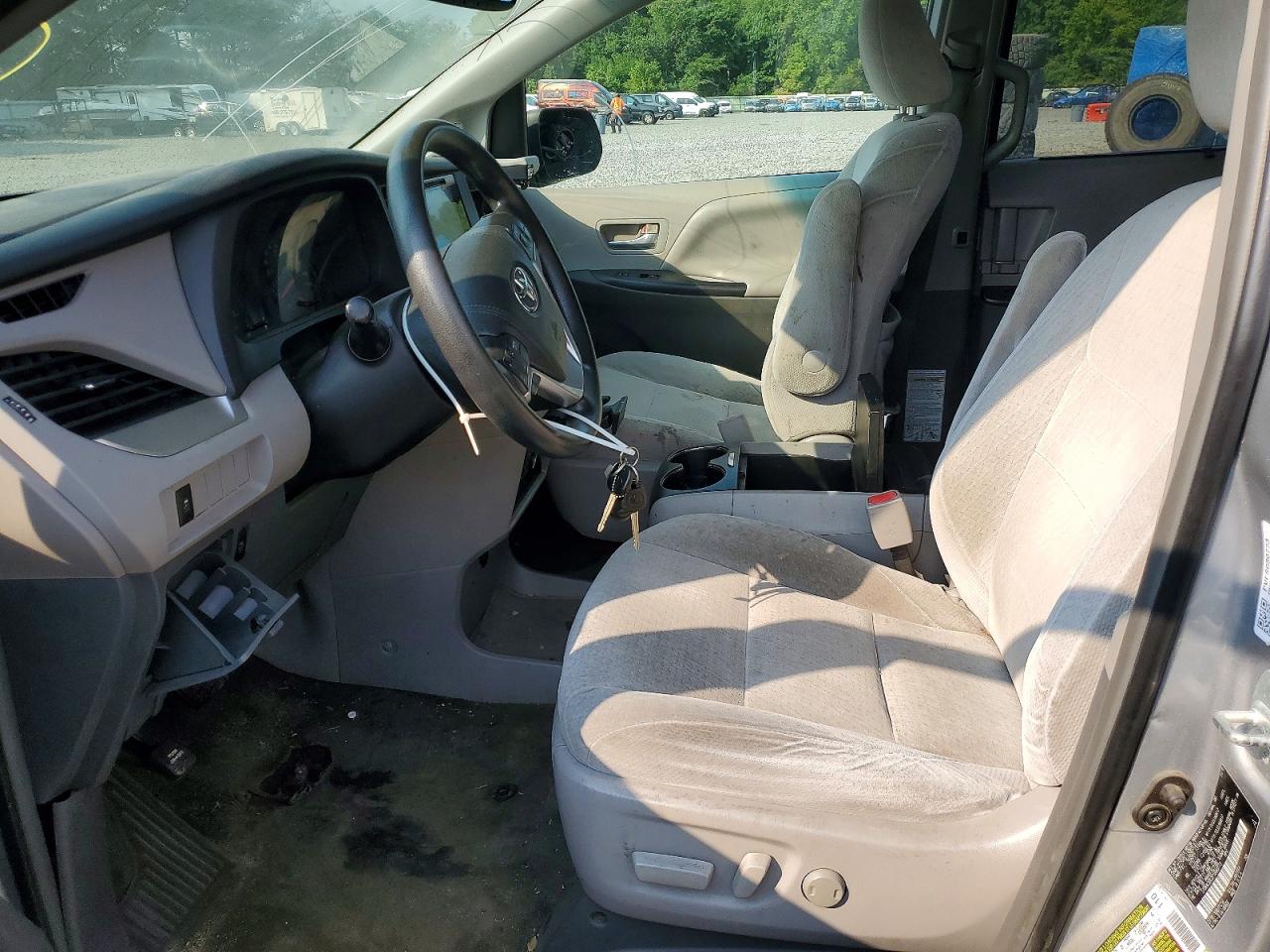 2015 Toyota Sienna Le Silver vin: 5TDKK3DC2FS680773