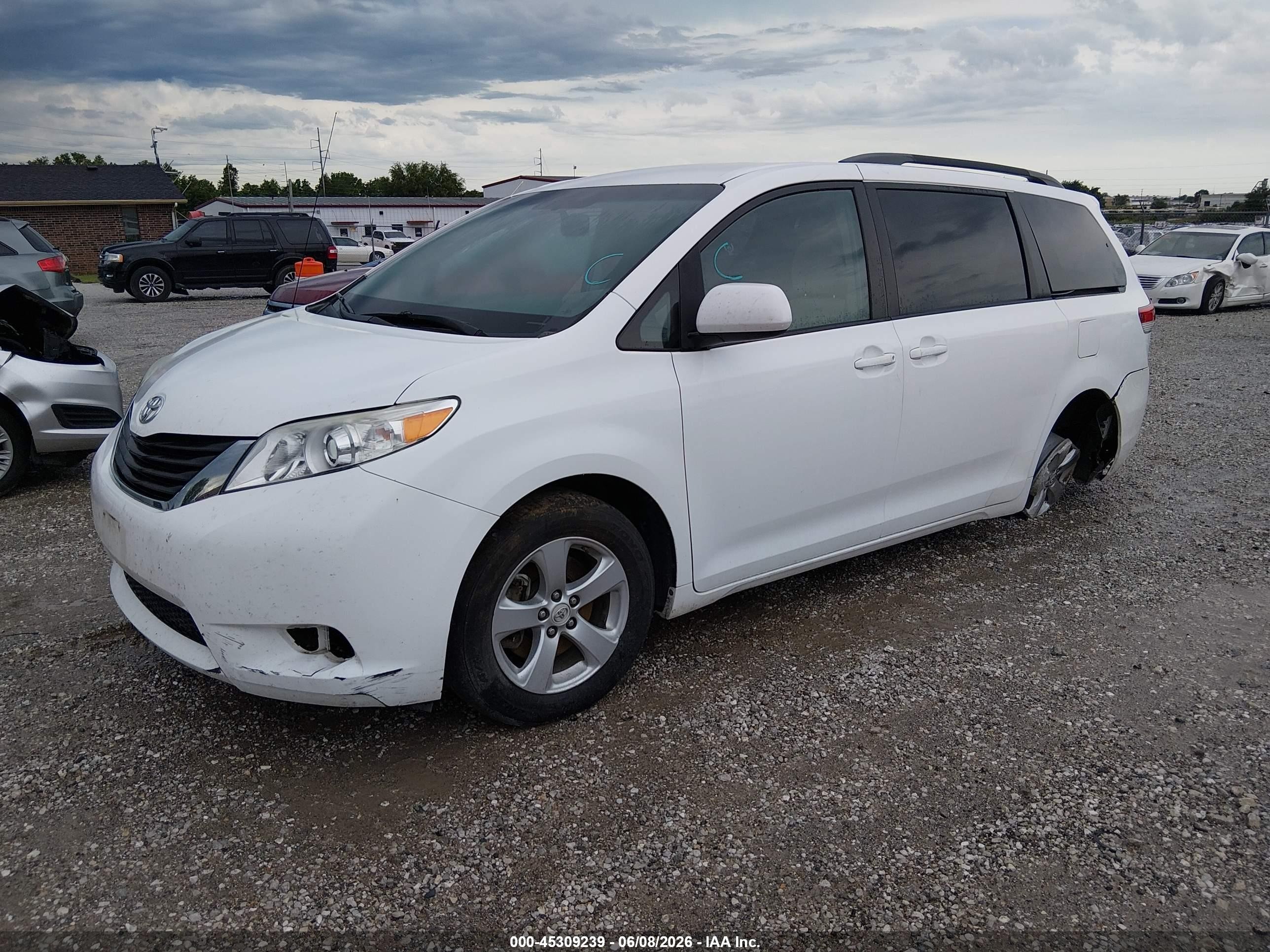 2011 Toyota Sienna Le V6 White vin: 5TDKK3DC3BS024155