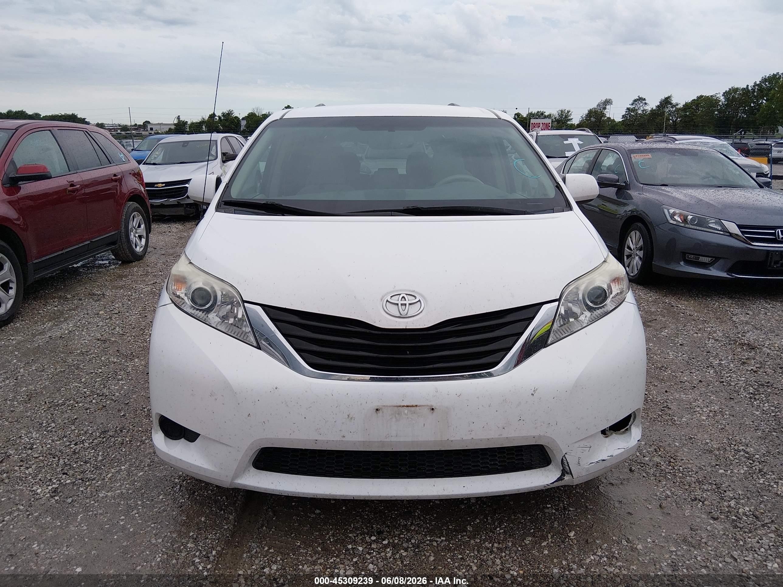 2011 Toyota Sienna Le V6 White vin: 5TDKK3DC3BS024155