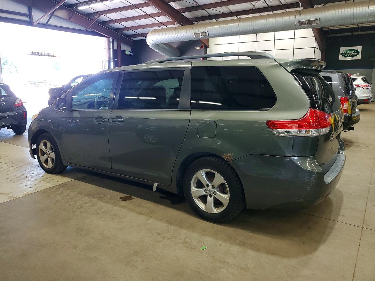 2011 Toyota Sienna Green vin: 5TDKK3DC3BS035382