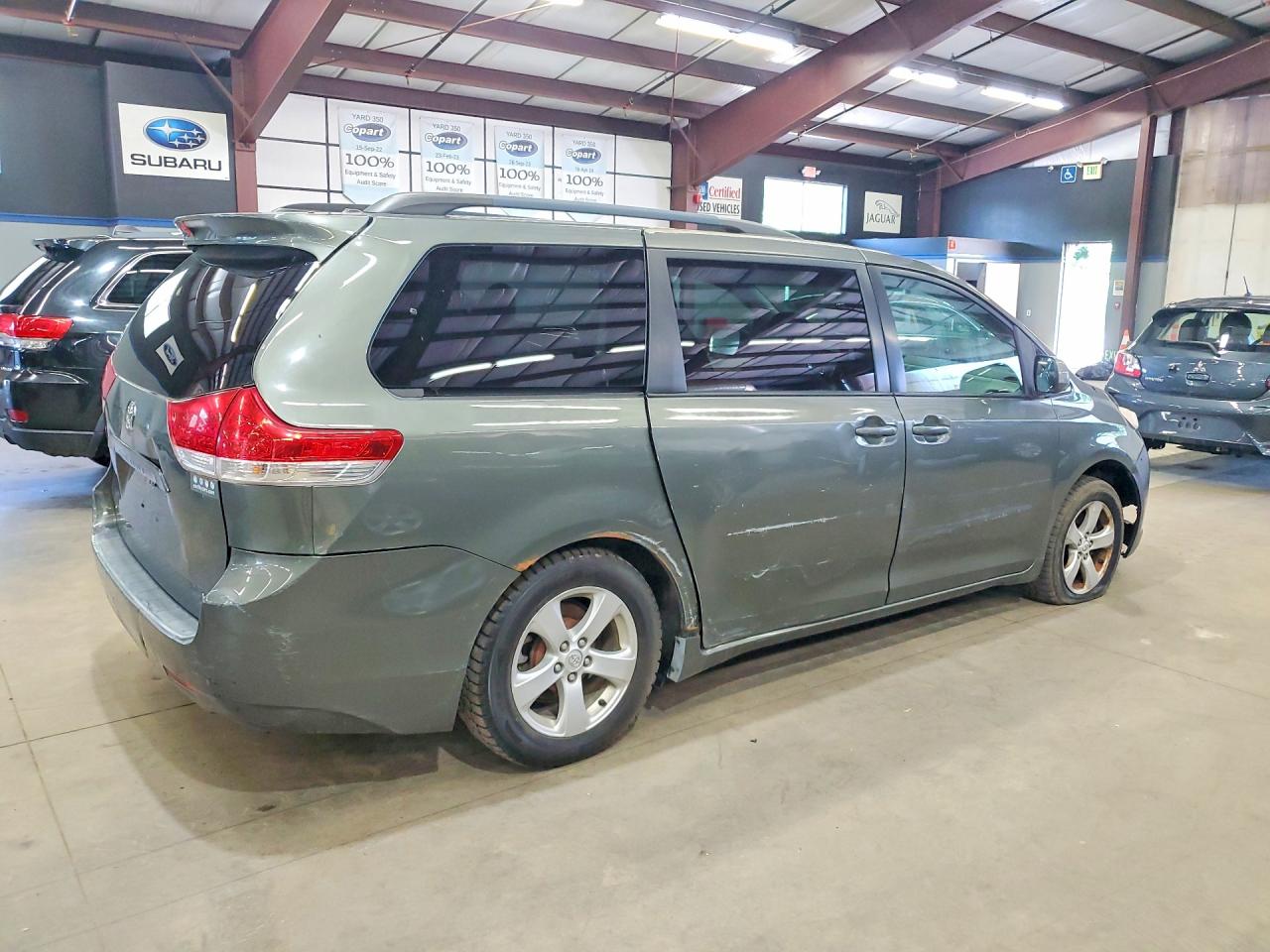 2011 Toyota Sienna Green vin: 5TDKK3DC3BS035382