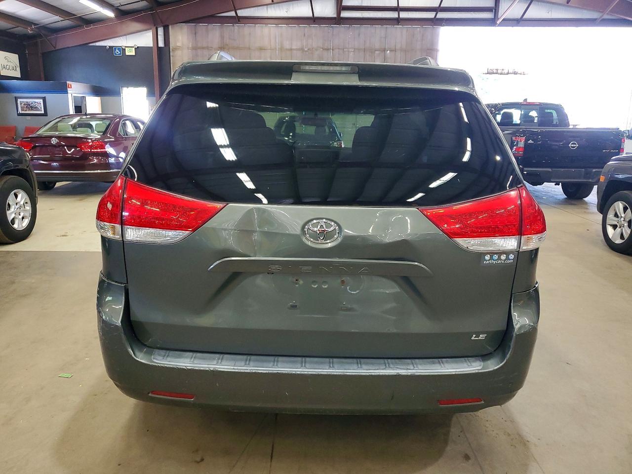 2011 Toyota Sienna Green vin: 5TDKK3DC3BS035382