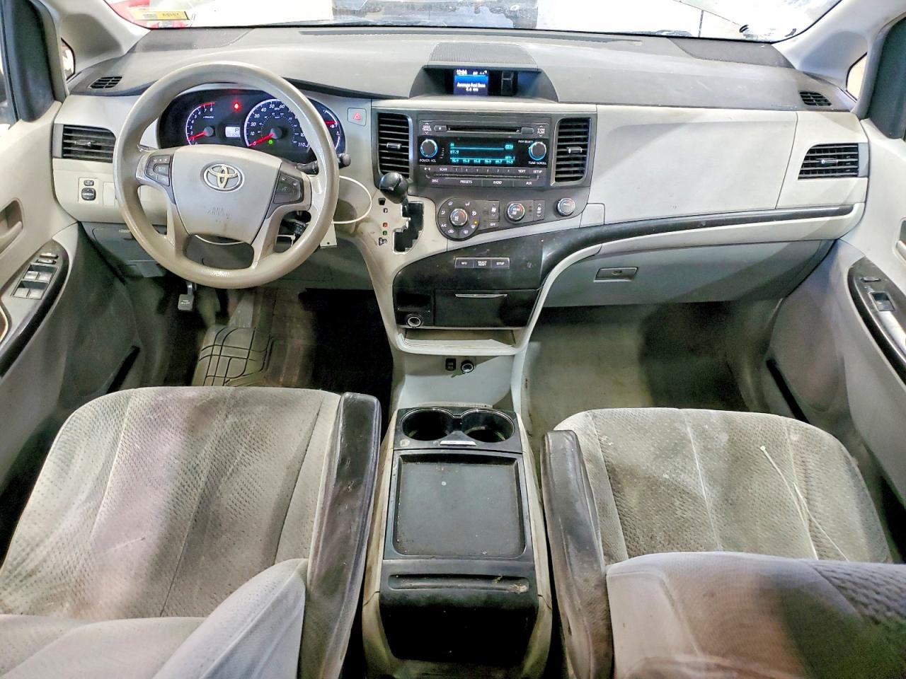2011 Toyota Sienna Green vin: 5TDKK3DC3BS035382