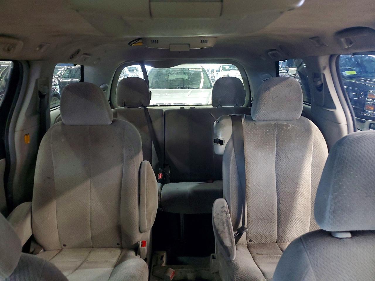 2011 Toyota Sienna Green vin: 5TDKK3DC3BS035382