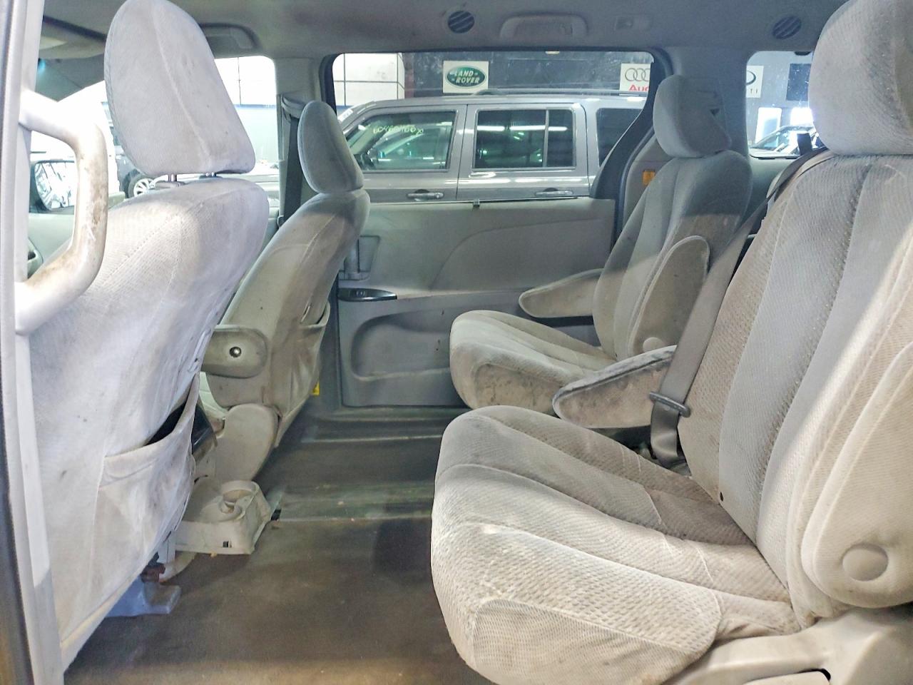 2011 Toyota Sienna Green vin: 5TDKK3DC3BS035382