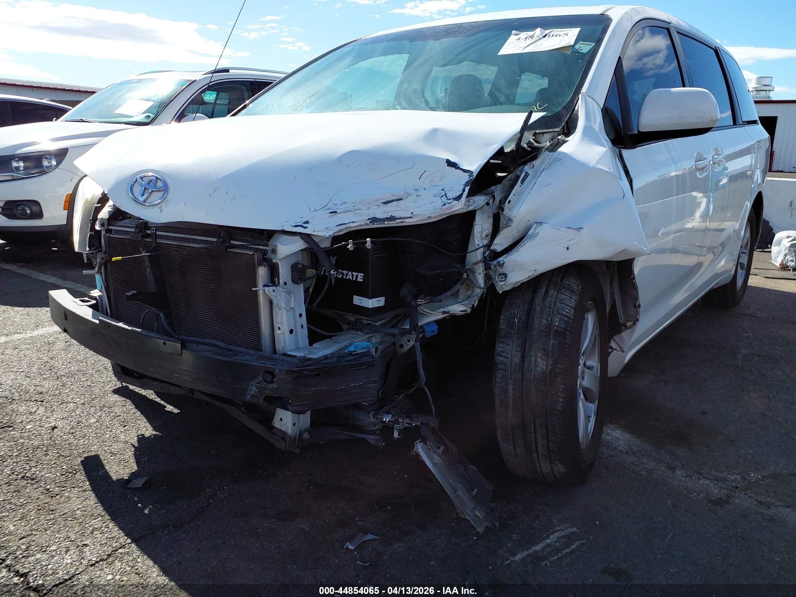 2011 Toyota Sienna Le V6 Белый vin: 5TDKK3DC3BS046768