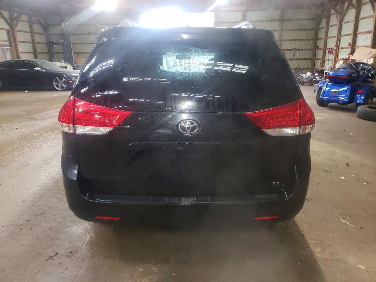 2011 Toyota Sienna Black vin: 5TDKK3DC3BS051159