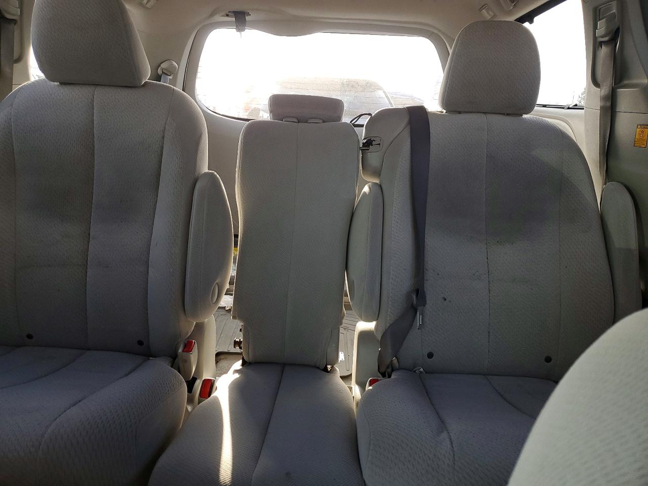 2011 Toyota Sienna Le Gray vin: 5TDKK3DC3BS054434