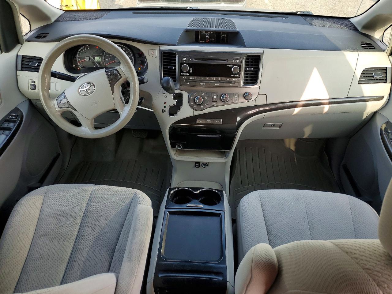 2011 Toyota Sienna Le Gray vin: 5TDKK3DC3BS054434