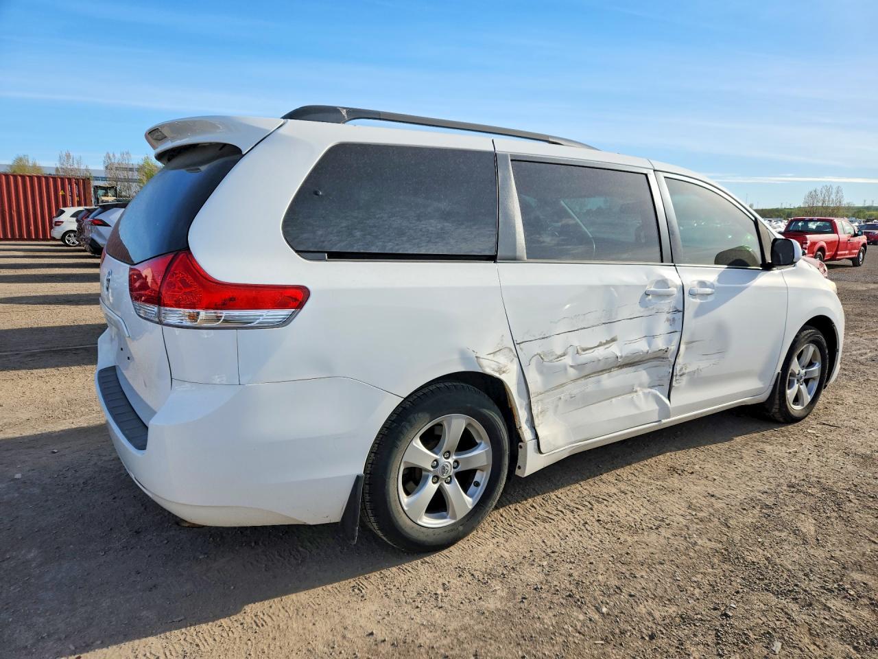 2011 Toyota Sienna Le White vin: 5TDKK3DC3BS054708