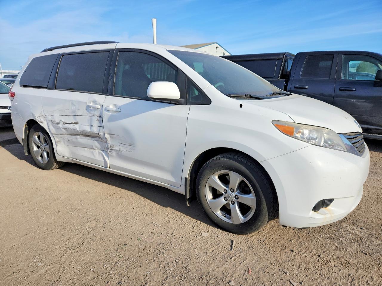2011 Toyota Sienna Le White vin: 5TDKK3DC3BS054708