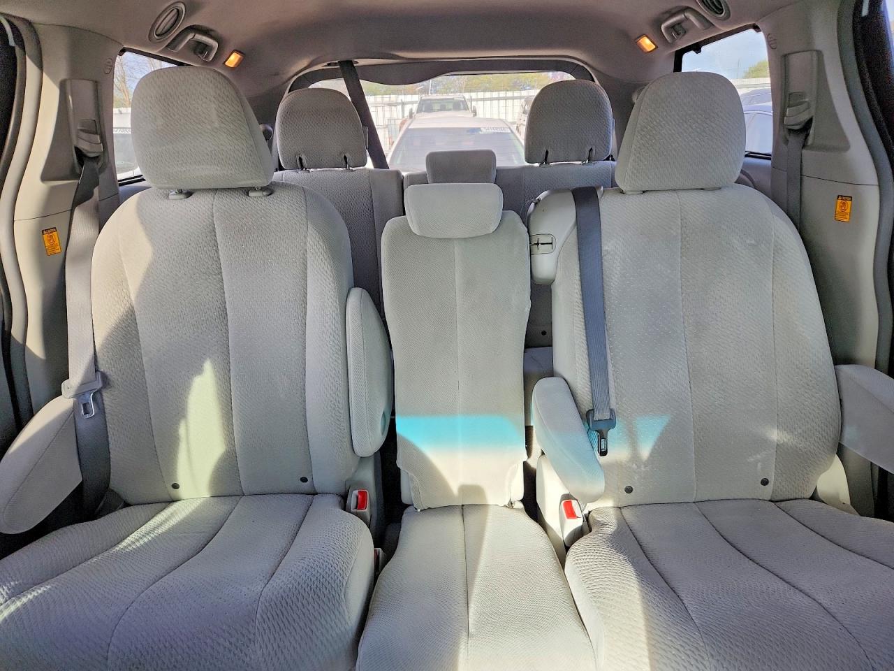 2011 Toyota Sienna Le White vin: 5TDKK3DC3BS054708
