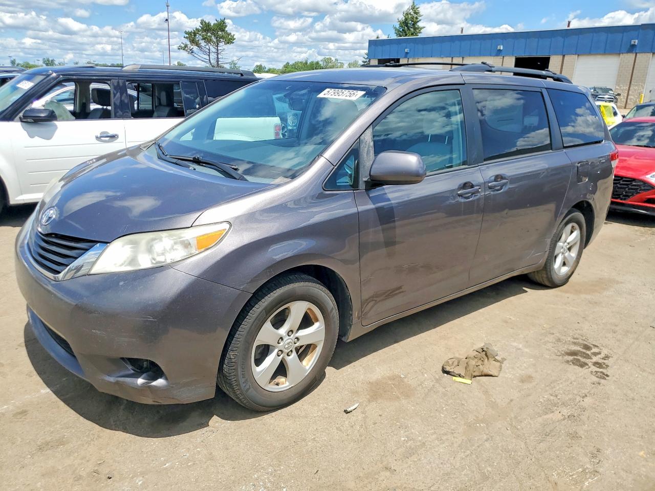 2011 Toyota Sienna Le Gray vin: 5TDKK3DC3BS055664