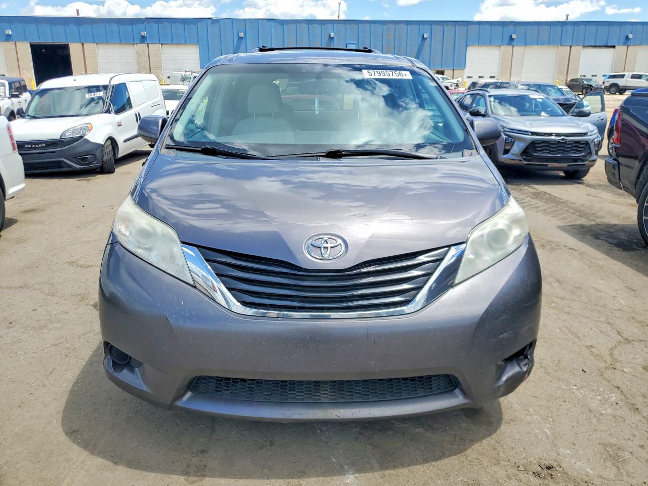 2011 Toyota Sienna Le Gray vin: 5TDKK3DC3BS055664