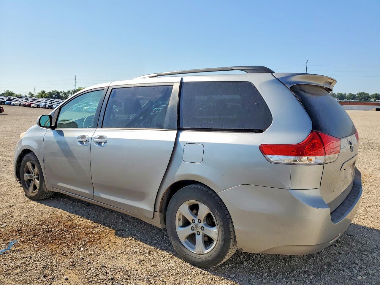 2011 Toyota Sienna Le Серебряный vin: 5TDKK3DC3BS072593