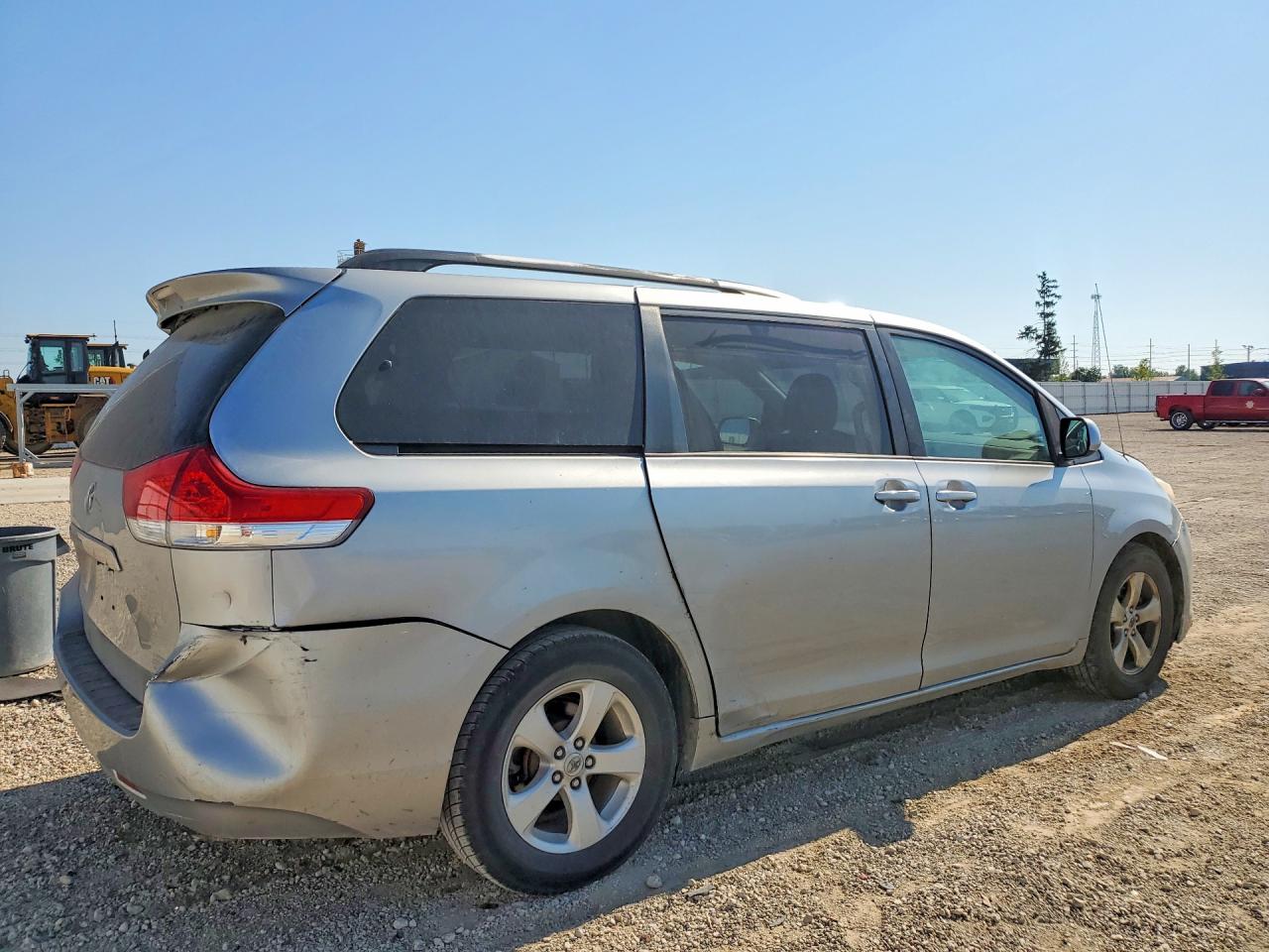 2011 Toyota Sienna Le Серебряный vin: 5TDKK3DC3BS072593