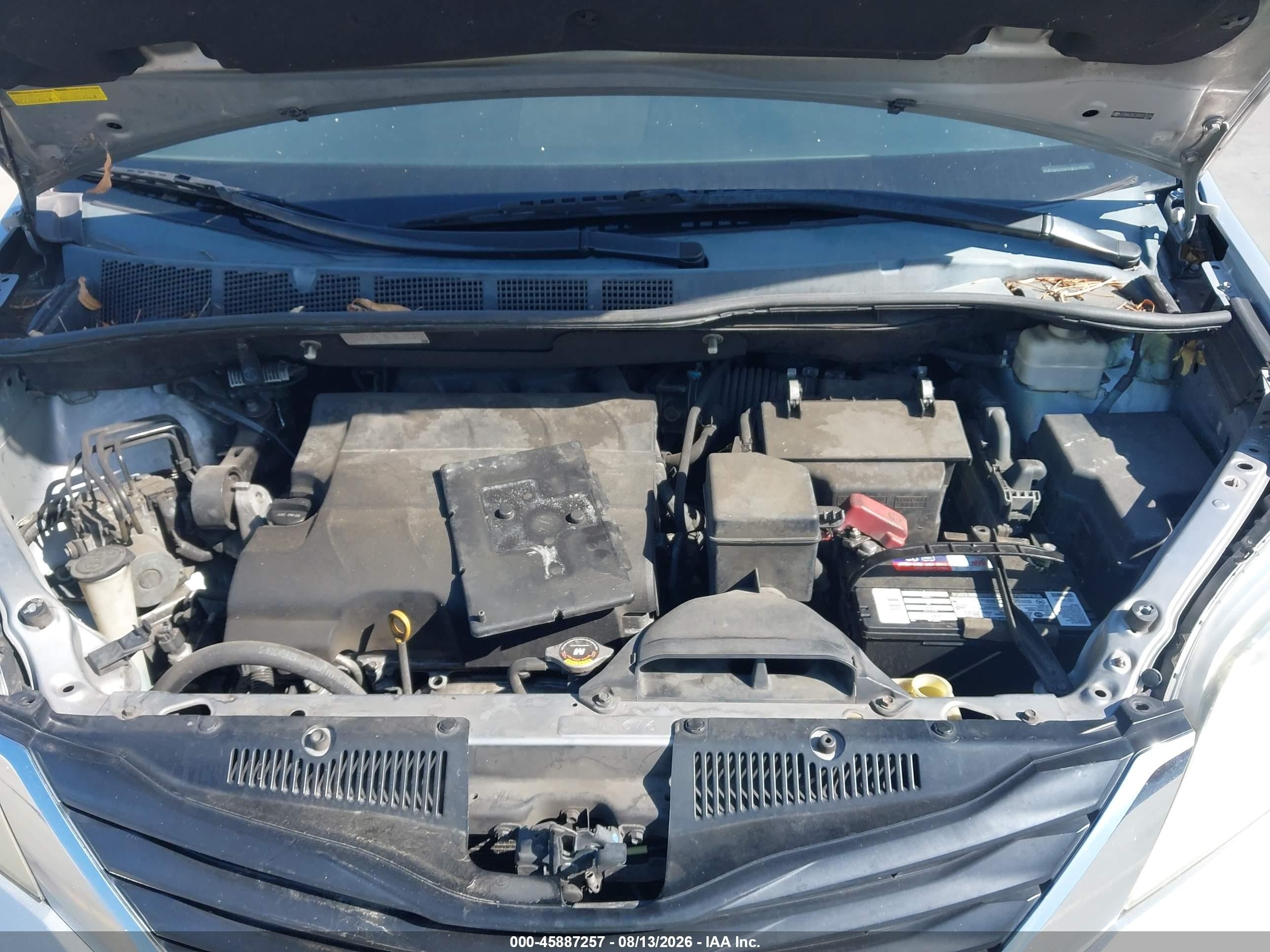 2011 Toyota Sienna Le V6 Серебряный vin: 5TDKK3DC3BS073324