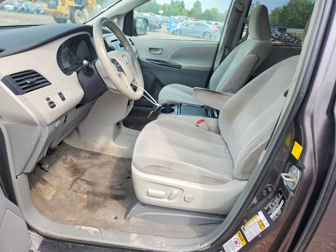 2011 Toyota Sienna Le Charcoal vin: 5TDKK3DC3BS076787