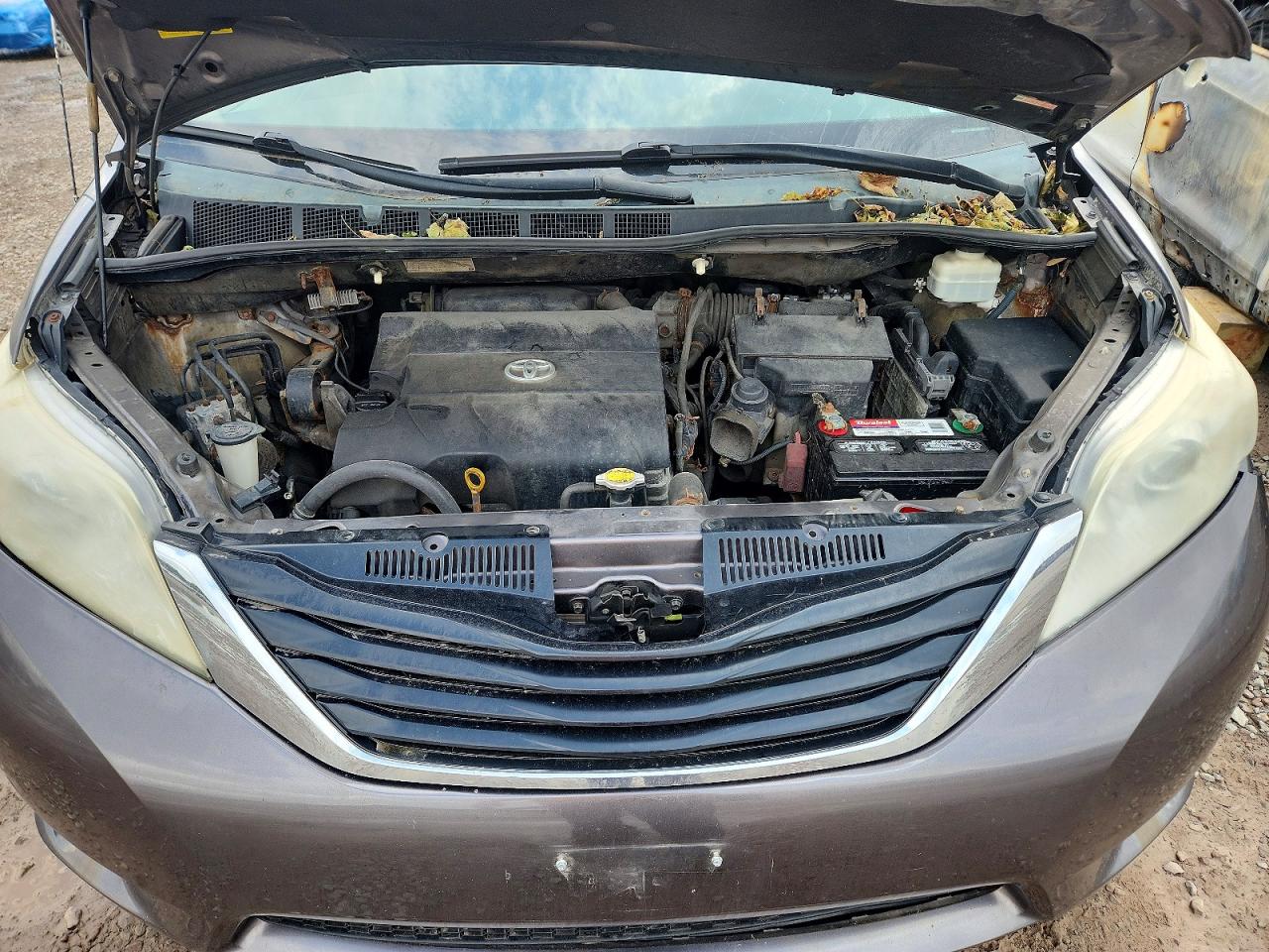 2011 Toyota Sienna Le Charcoal vin: 5TDKK3DC3BS076787