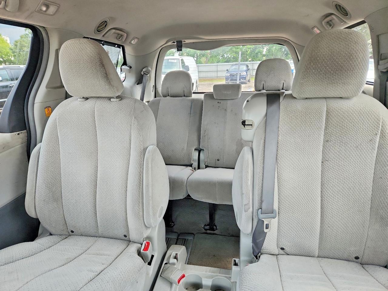 2011 Toyota Sienna Le Charcoal vin: 5TDKK3DC3BS076787