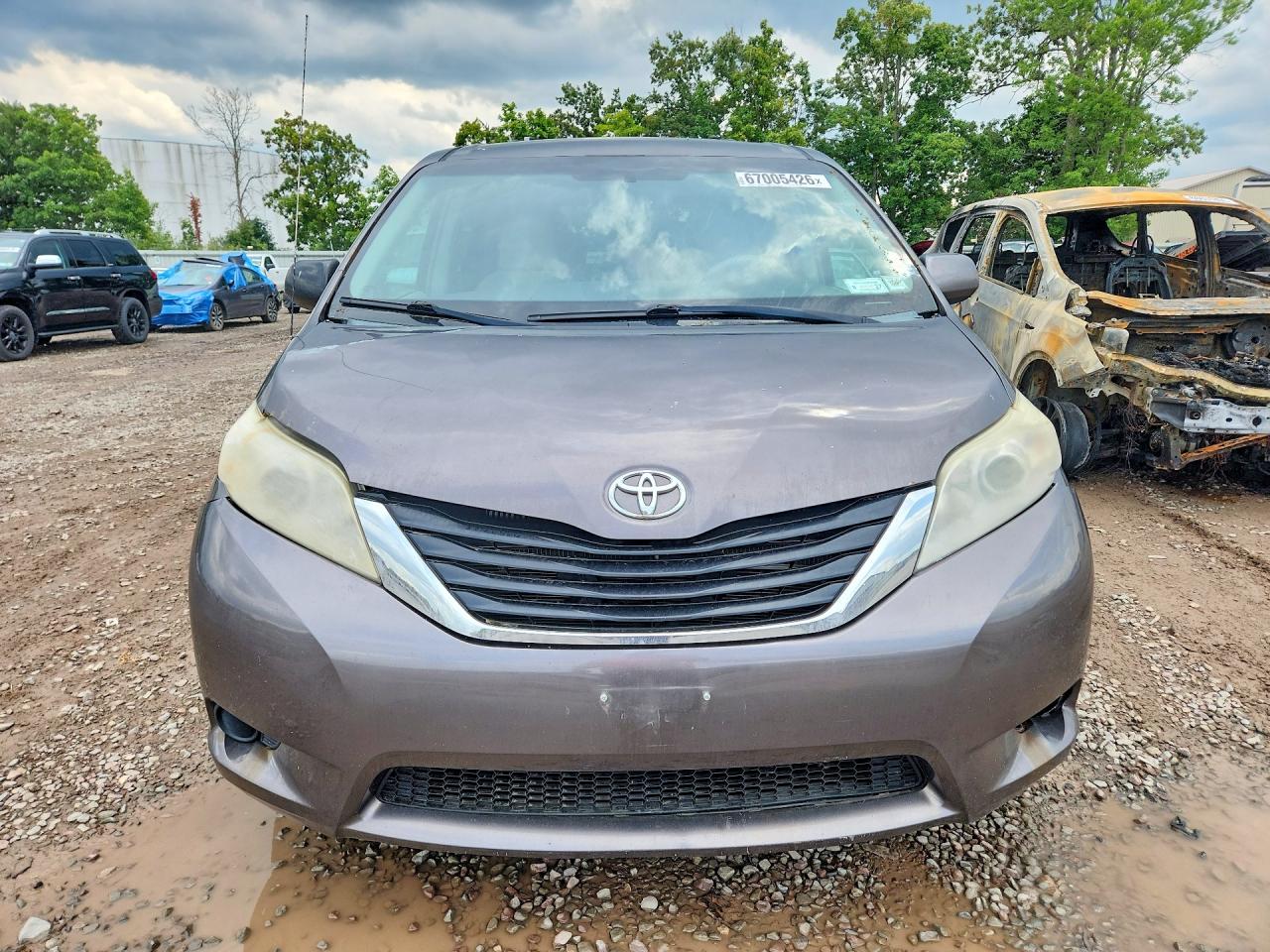 2011 Toyota Sienna Le Charcoal vin: 5TDKK3DC3BS076787