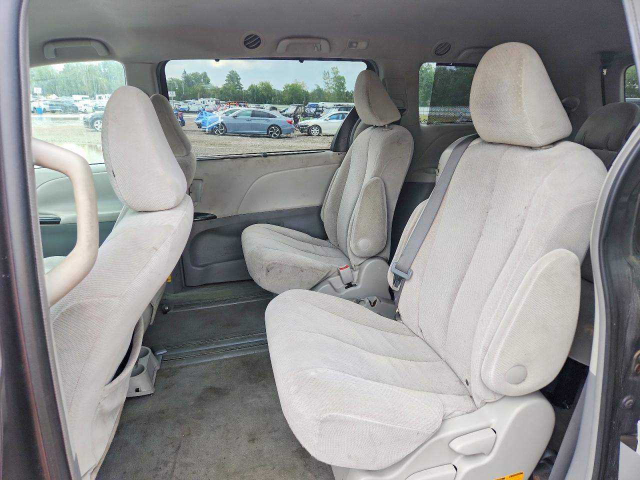 2011 Toyota Sienna Le Charcoal vin: 5TDKK3DC3BS076787