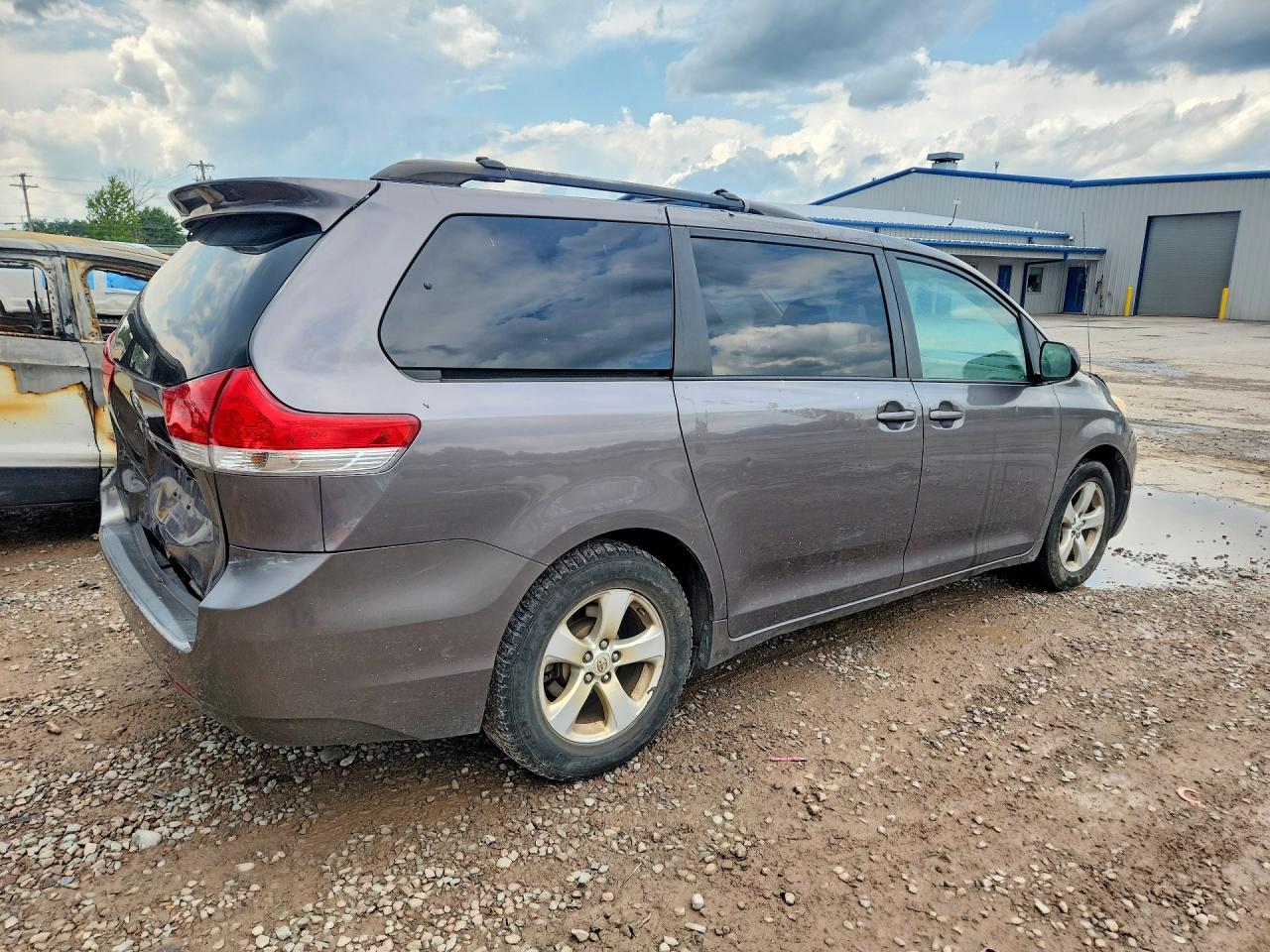 2011 Toyota Sienna Le Charcoal vin: 5TDKK3DC3BS076787