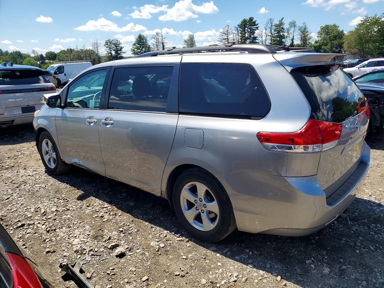 2011 Toyota Sienna Le Silver vin: 5TDKK3DC3BS083769