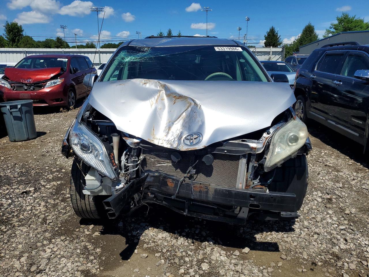 2011 Toyota Sienna Le Silver vin: 5TDKK3DC3BS083769