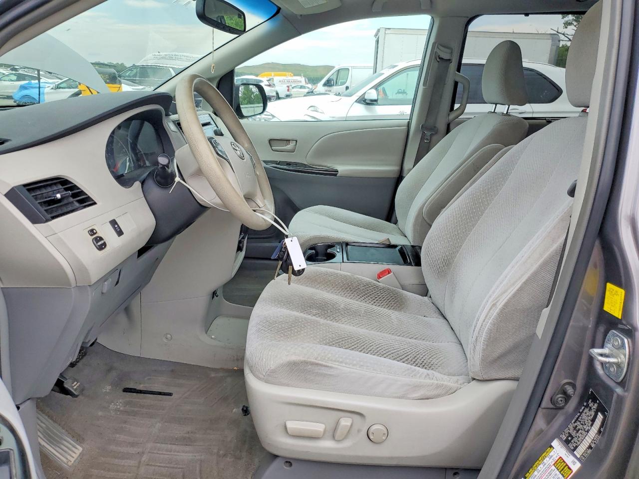 2011 Toyota Sienna Le Gray vin: 5TDKK3DC3BS095646