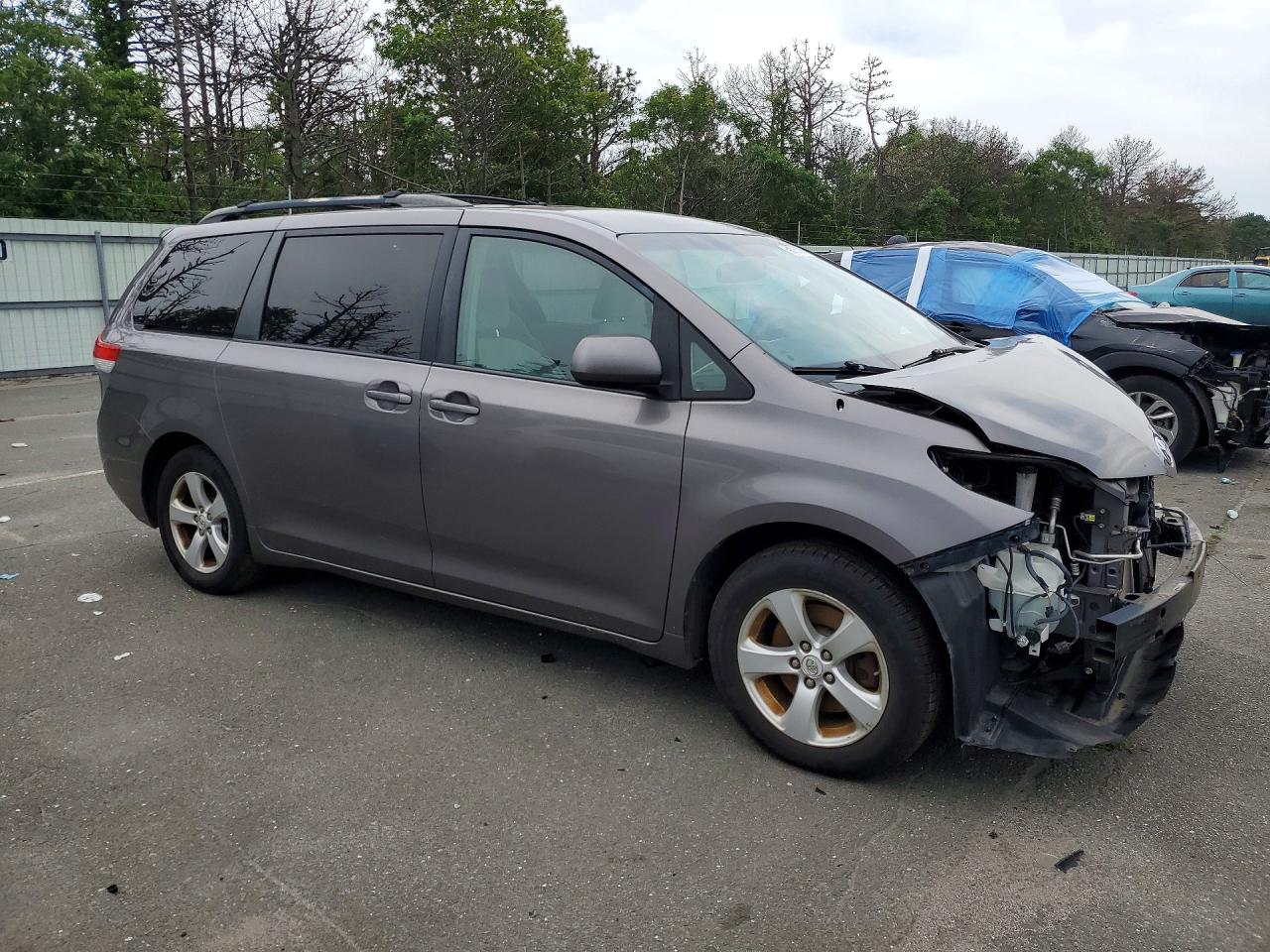 2011 Toyota Sienna Le Gray vin: 5TDKK3DC3BS095646