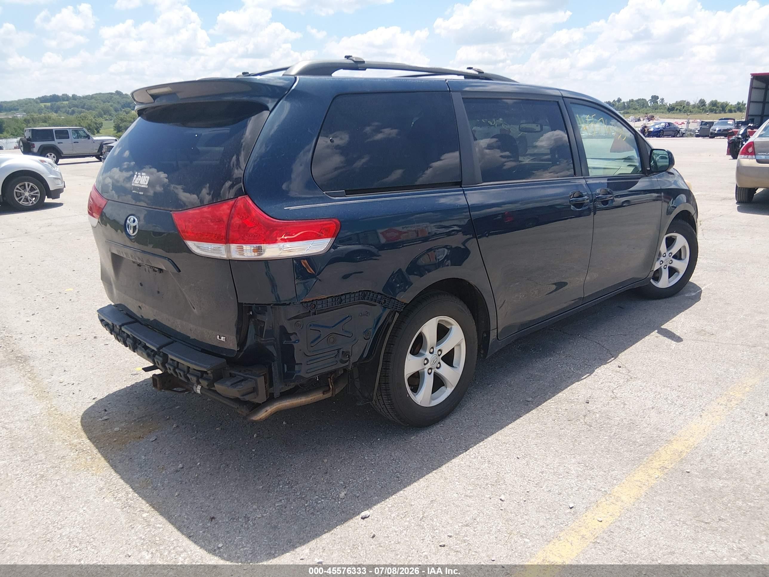 2011 Toyota Sienna Le V6 Blue vin: 5TDKK3DC3BS097591
