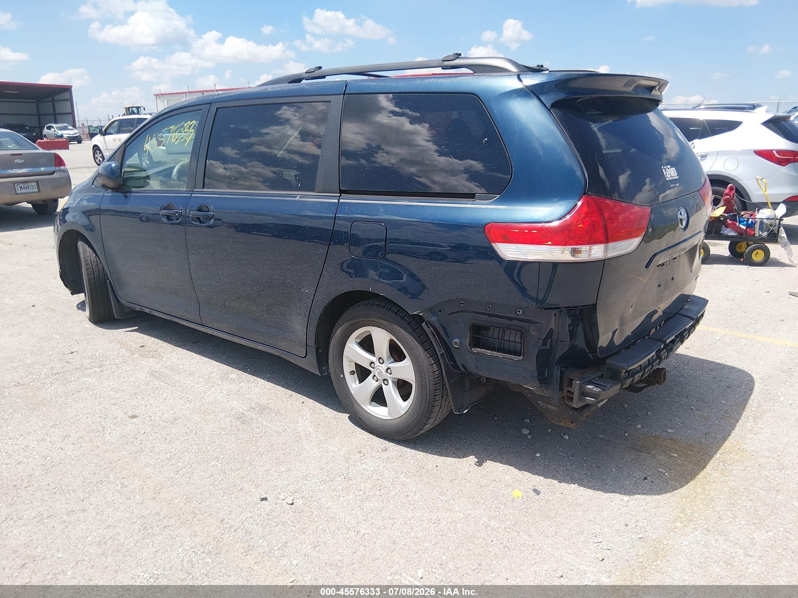 2011 Toyota Sienna Le V6 Blue vin: 5TDKK3DC3BS097591